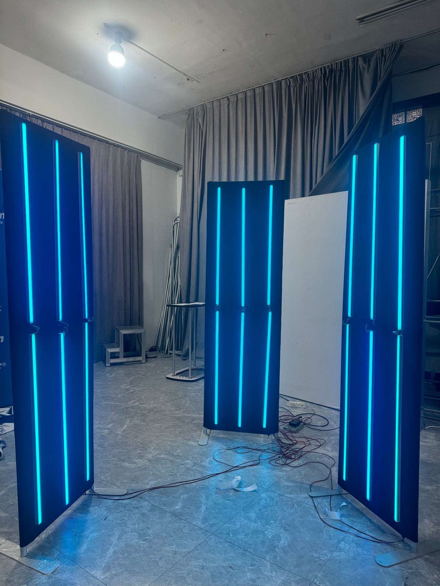 360 LED Photo Booth Enclosure Three Slices Photo Booth backdrop