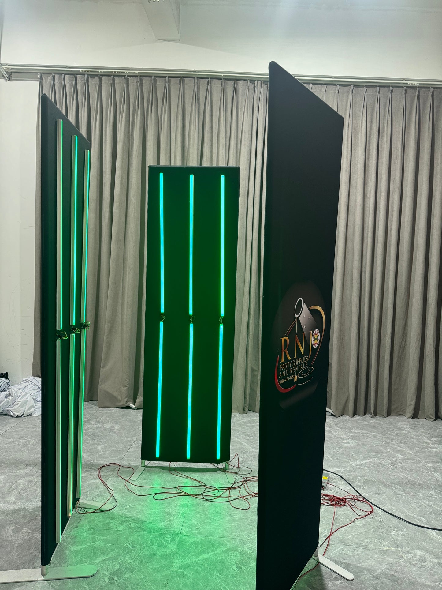 360 LED Photo Booth Enclosure Three Slices Photo Booth backdrop